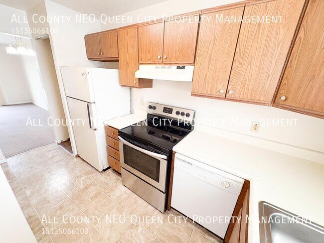 Building Photo - 2745 Brookshire Ln