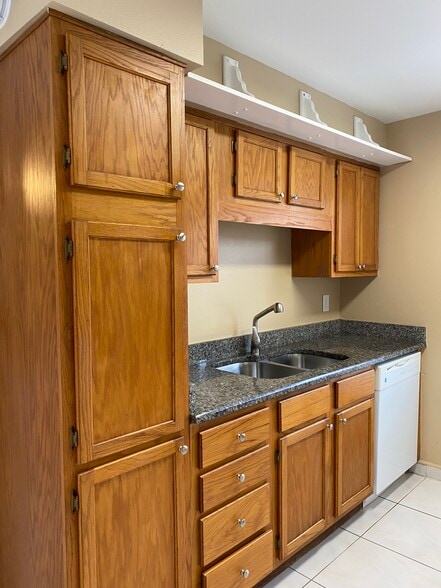 Building Photo - 525 Heatherton Vlg