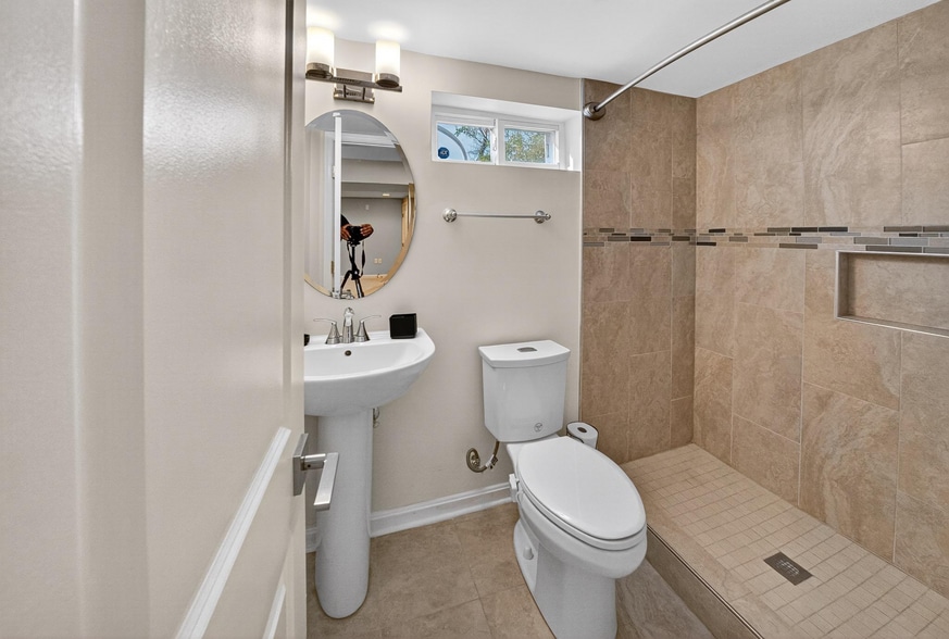 Building Photo - 5211 Jay St NE