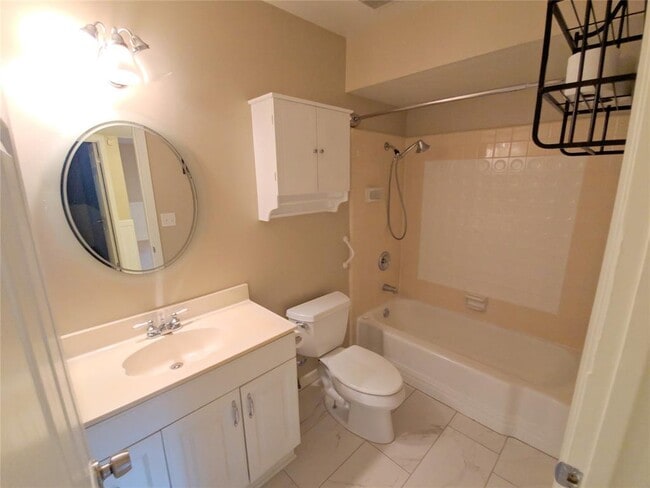 Building Photo - 1105 Ramada Dr