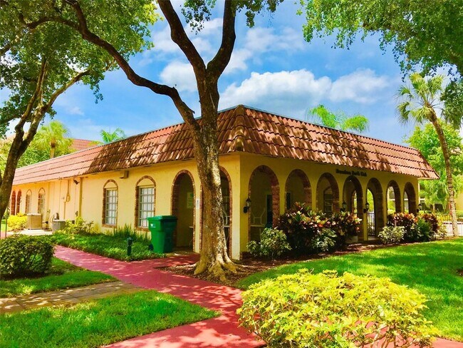 Building Photo - 257 S Cypress Rd