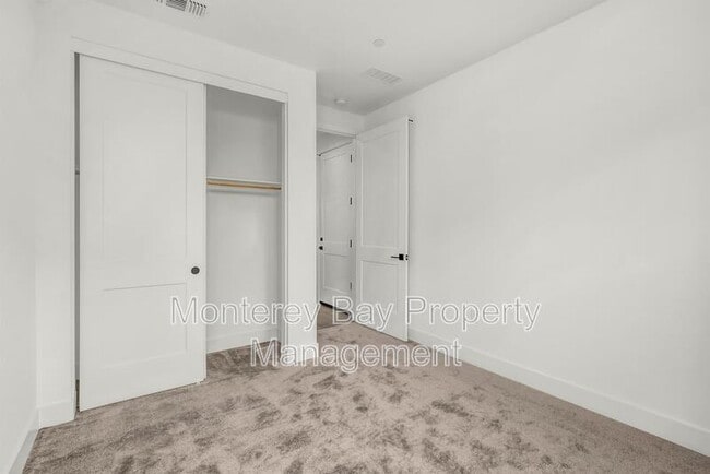 Building Photo - 111 Sea Shell Ave