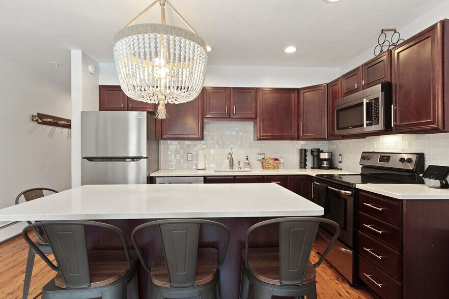 Building Photo - 421 S Main St