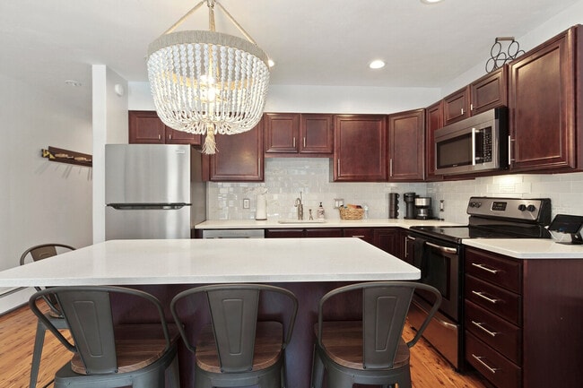 Building Photo - 421 S Main St