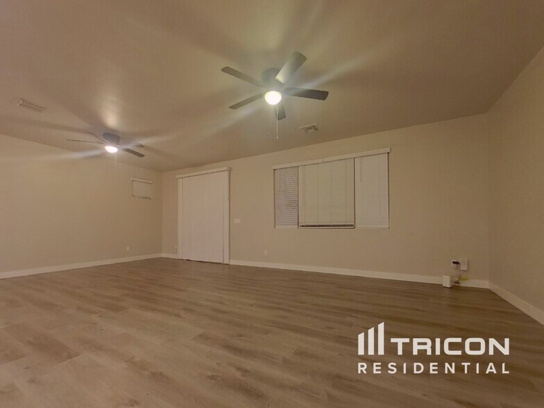 Building Photo - 16221 W La Ventilla Way