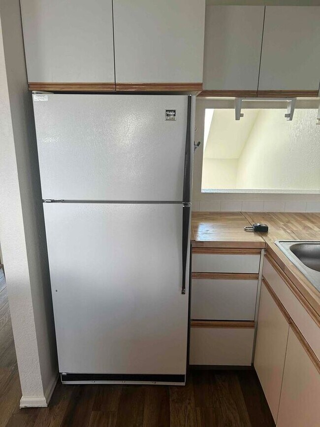 Building Photo - Stunning 2-Bedroom Condo with Flatiron Vie...