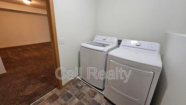 Building Photo - 1217 E Chantel Dr