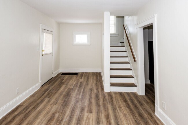 Building Photo - 3971 E 71st St