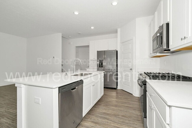 Building Photo - 6380 Apperson Dr