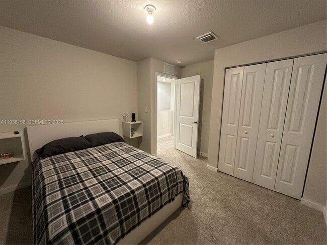 Building Photo - 389 10th Ct