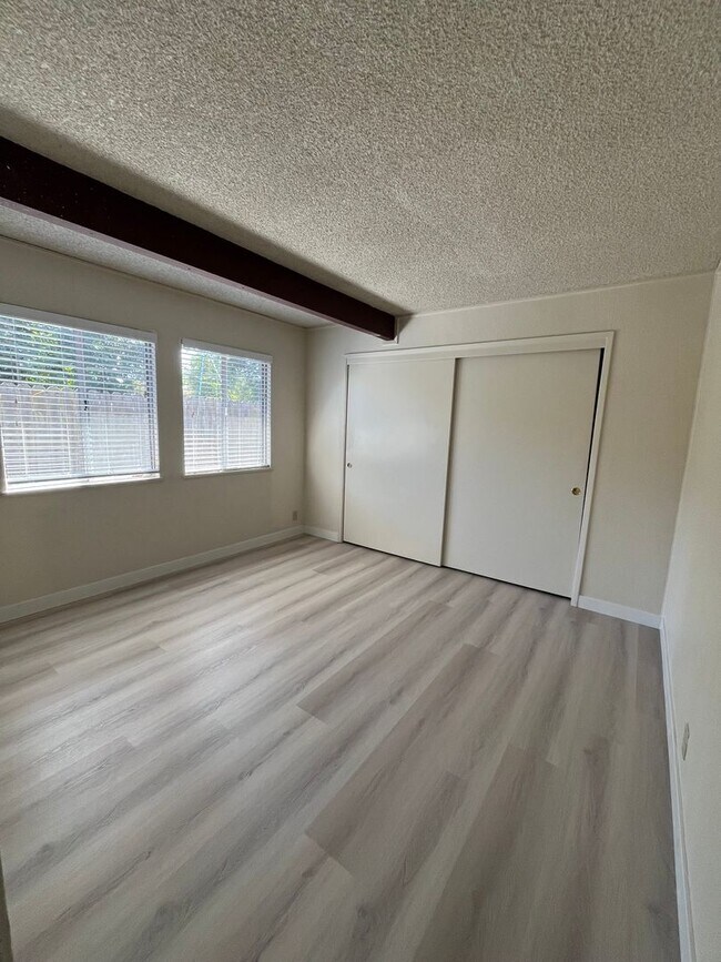 Building Photo - Adeline 615-617