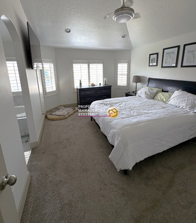 Building Photo - 9474 S Lea Heather Way