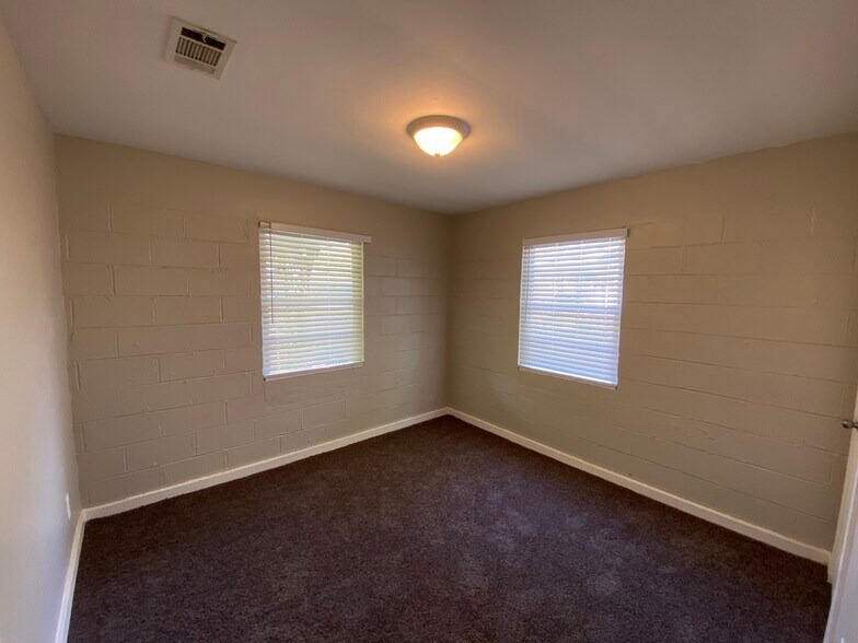 Building Photo - 1557 Van Dorn St