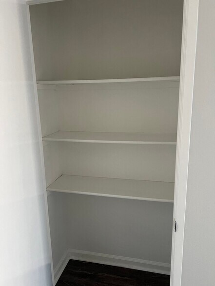 Building Photo - 5582 Crescent