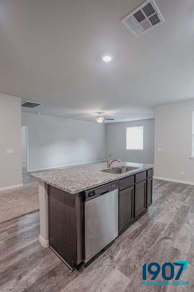 Building Photo - Stunning Modern 3-Bedroom Home in Newcastl...