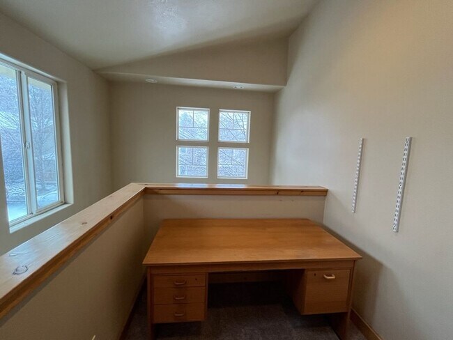 Building Photo - Charming 3 Bed + Loft Row Home in Quiet Neighborhood | 2.5 Baths | 2-Car Garage