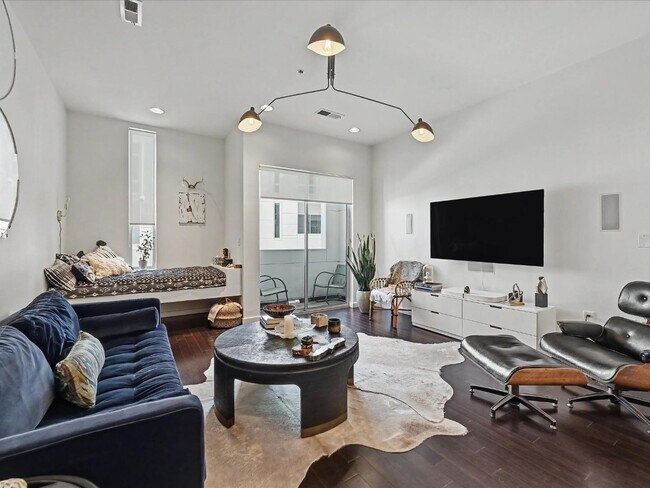 Building Photo - 341 Viburnum Way Ct