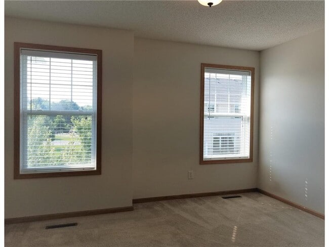 Building Photo - 11810 Emery Village Dr N