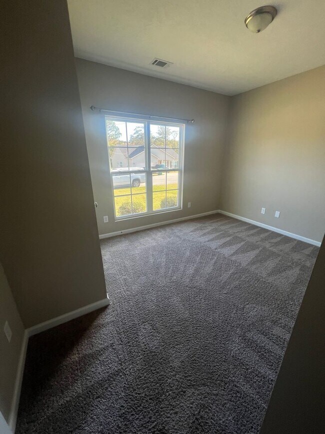 Building Photo - PRICE REDUCED! - 4 Bedroom/2 Bathroom  Home in Thomson, Georgia just off the Bypass