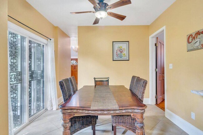 Building Photo - Gorgeous 3BD/2BA Home w/ Off Street Parking, Laundry Room, and Only 1 Block Off St Charles Ave.