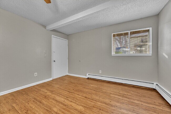 Building Photo - $1,395 — 2 bed, 1 bath renovated basement ...
