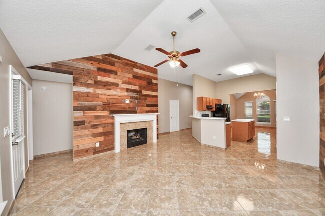 Building Photo - 3003 Silver Spur Dr