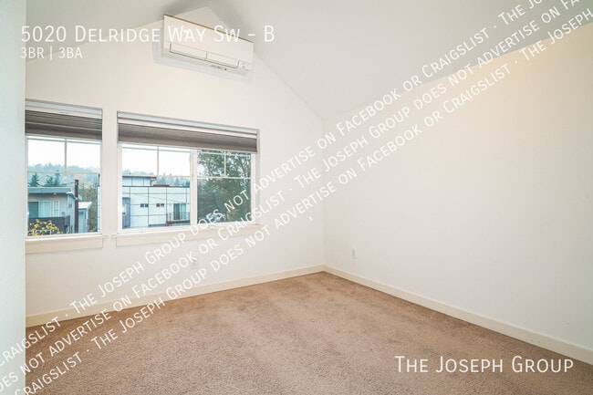 Building Photo - 5020 Delridge Wy SW