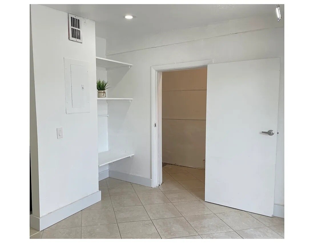 Building Photo - 14321 Boggs Dr