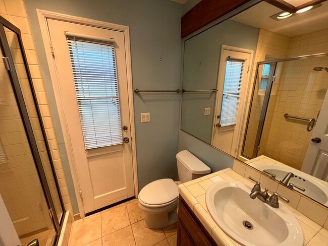 Building Photo - Mission Beach, 2 bedroom, 2 bathroom, with...