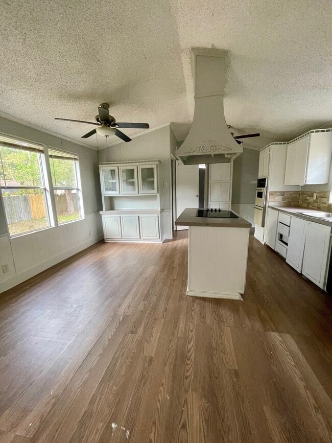 Building Photo - 23349 Hedge Ln