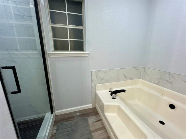 Building Photo - 1701 Lynx Cir