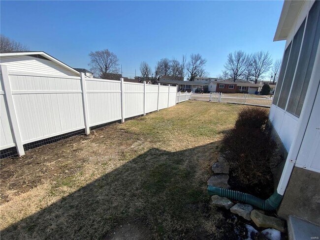 Building Photo - 9511 Antigo Dr