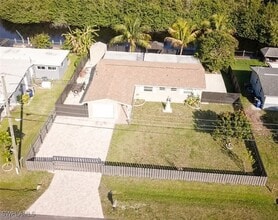 Building Photo - 141 Schneider Dr