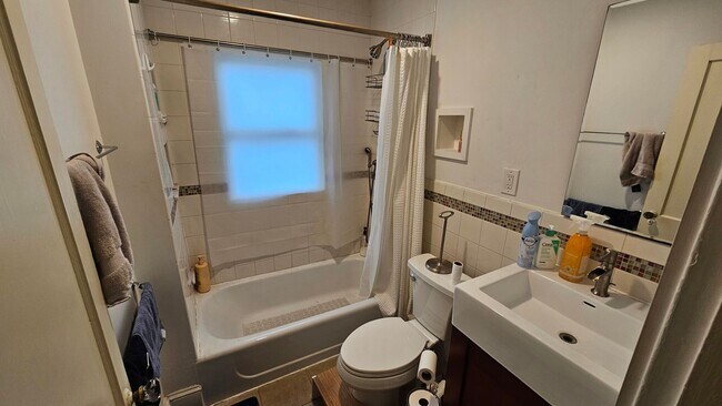 Building Photo - Walk to BC Campus. Lage Unit. In Unit Laundry. Always BC Favorite