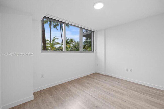 Building Photo - 1500 Bay Rd