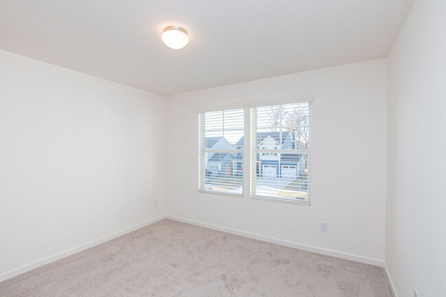 Building Photo - BEAUTIFUL 3BD/2.5BTH Townhome - Belmont - AUGUST 2026 MOVE IN