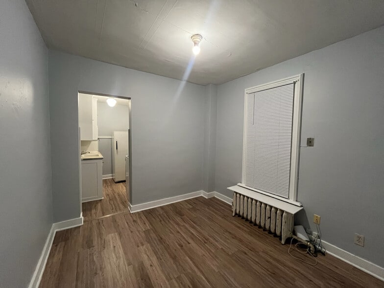 Primary Photo - 318 W 2nd St