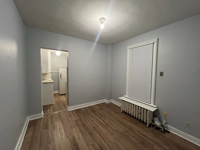 Building Photo - 318 W 2nd St