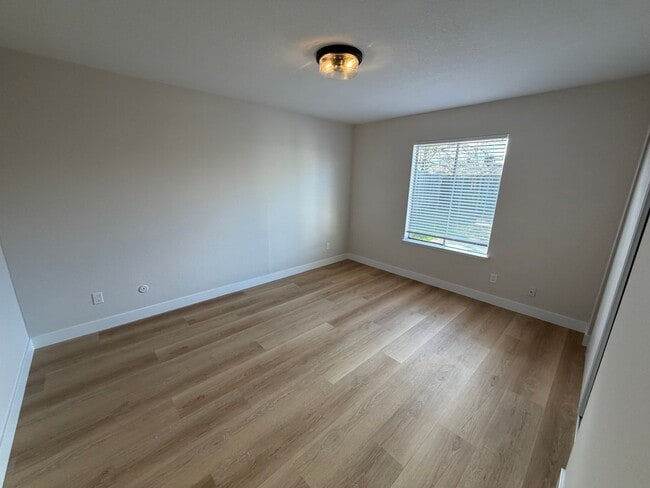 Building Photo - 3 Bed 1 Bath Single Family Home In Pittsburg (Newly Remodeled)