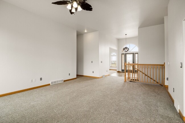 Building Photo - Executive 3-Bed Ranch Main Level - Private...