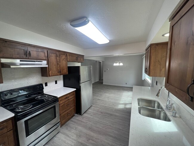 Building Photo - Fully Remodeled Three Bedroom Home in Sout...