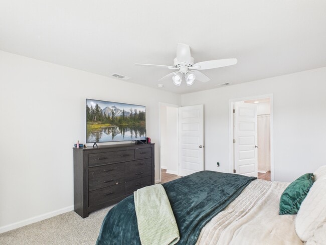 Building Photo - 8775 Clearbrook Dr