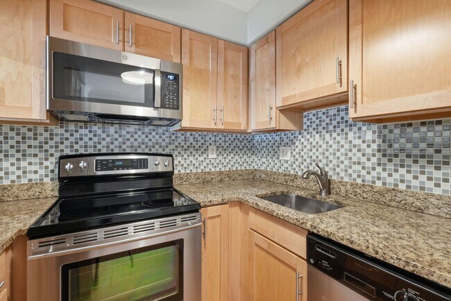 Building Photo - 1BR in the Heart of Logan Circle