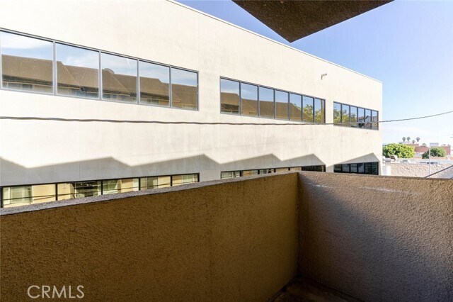 Building Photo - 14141 Dickens St