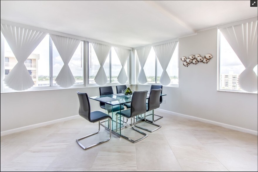 Building Photo - 3100 NE 49th St