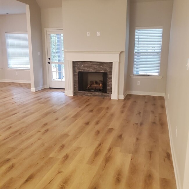 Building Photo - 6195 Clover Ct