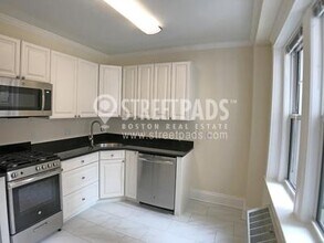 Building Photo - bedroom in Cambridge MA 02138