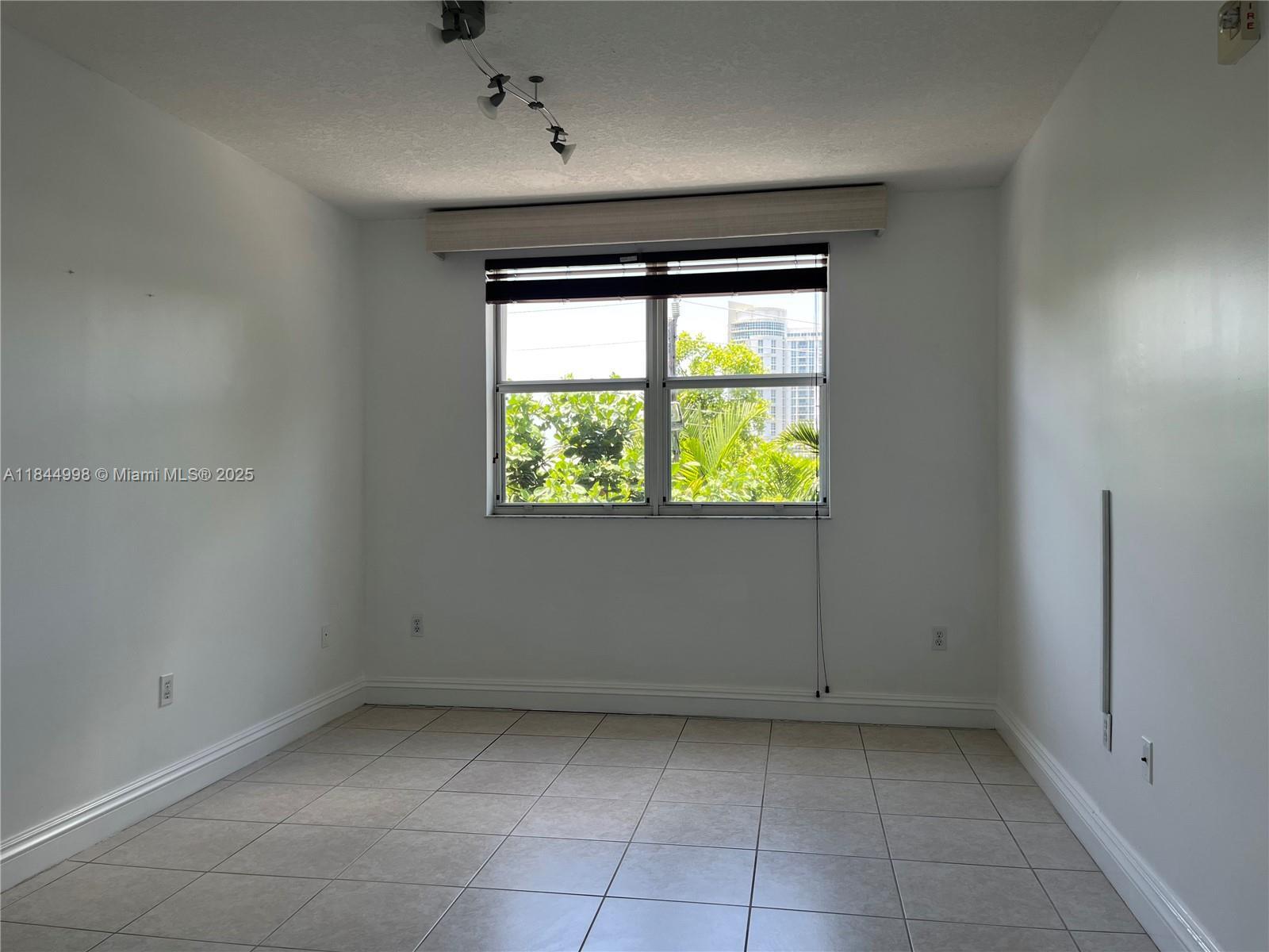 Building Photo - 1824 Brickell Ave