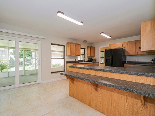 Building Photo - 855 28th Ave