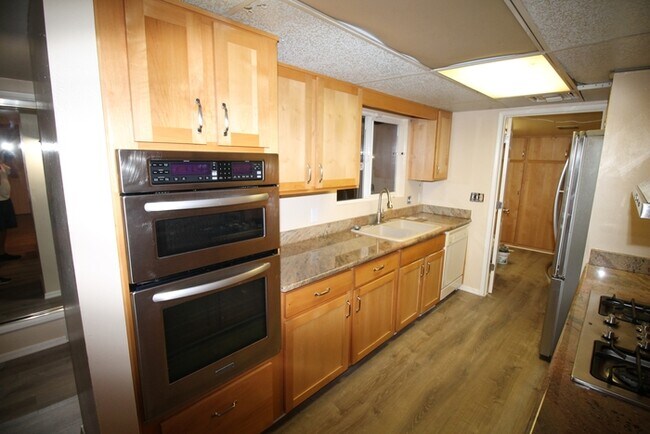 Building Photo - 7932 E Rosewood St